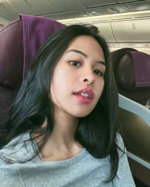 Maudy Ayunda Instagram - Skin feelin plumpy. 🏝️