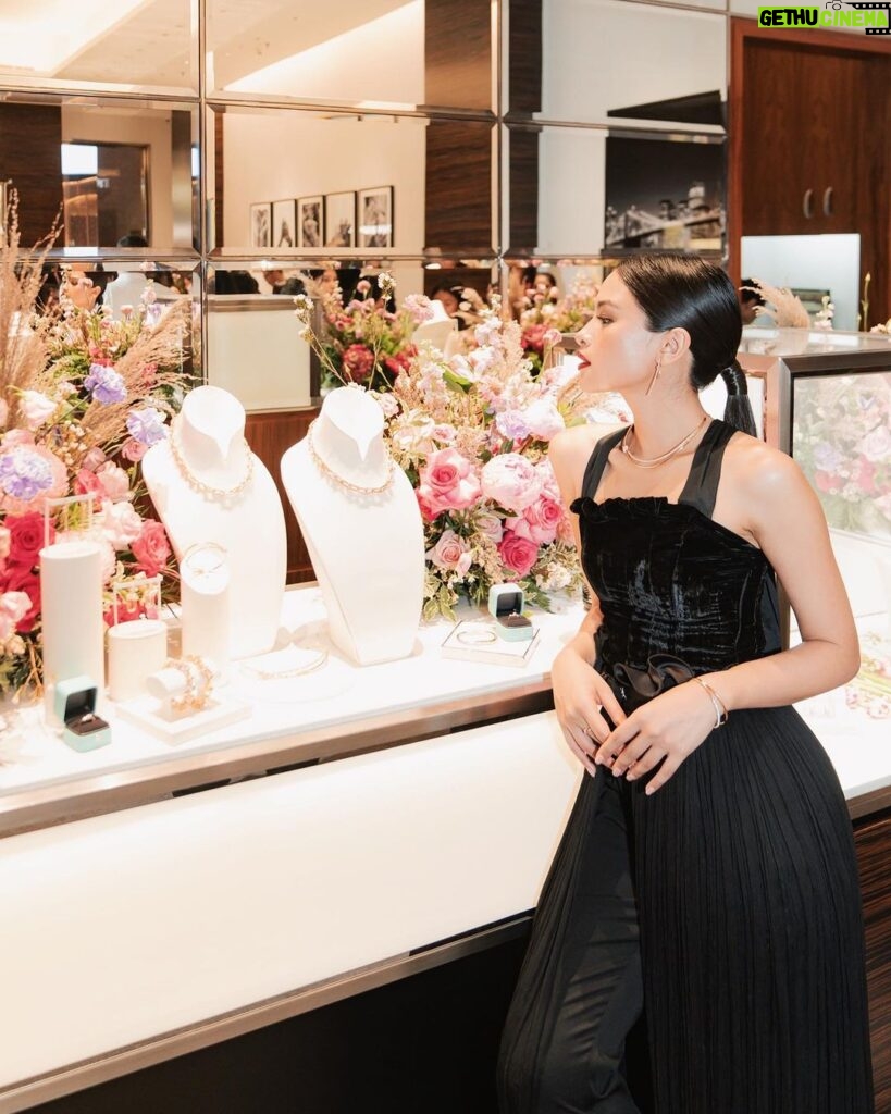 Maudy Ayunda Instagram - At “Tiffany Wonders” last evening. What a bejeweled moment with wonderful people. 🖤 @tiffanyandco #Tiffanyandco #Tiffanywonders