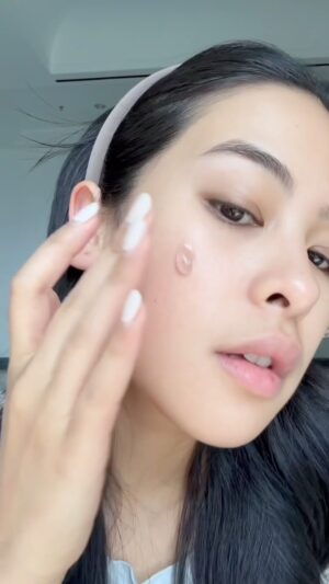 Maudy Ayunda Instagram - My morning skin routine - narrated by @jessechoi_ 🤣

And starring my babies @fromthisisland