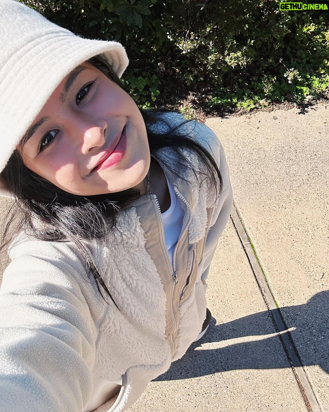 Maudy Ayunda Instagram - Mikirin proyek-proyek seru di tahun 2024. Tebak apa ajaaa?
