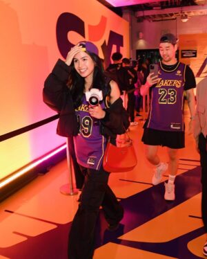 Maudy Ayunda Instagram - Date night. 🏀

My prediction was right, Lakers won by 20+, u loseee @jessechoi_