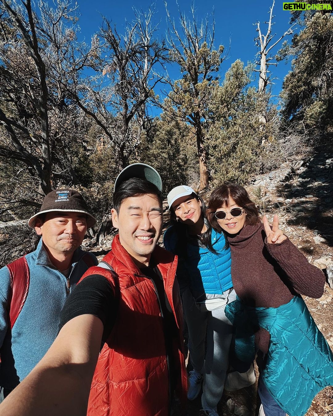 Maudy Ayunda Instagram - The Hike: Choi family edition ☀️🏞️ Big Bear Lake, California
