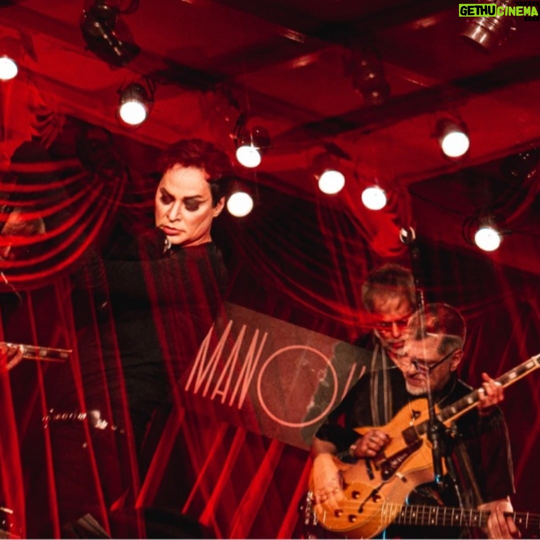 Maurício Branco Instagram - Show . Foto : Thais Castro @clubemanouche #brancogatoshow