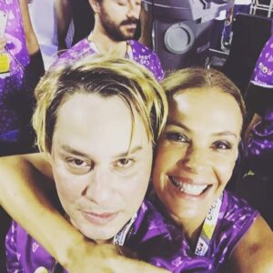 Maurício Branco Instagram - Há quatro anos atras , em um Mundo muito melhor. Eu sempre brinco com ela dizendo que na próxima encarnação se eu vier mulher . Só vou aceitar se nascer com a beleza e classe de Carolina Ferraz . @carolinaferraz