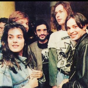 Maurício Branco Instagram - Festa do jornal Oglobo numa boate na Lagoa . Eu com o visual de meu primeiro personagem na TV . Da direita para a esquerda . Andre Muller ( baixista da Plebe Rude ) Renato Russo , Marcelo Bonfa e Simone sua ex esposa . Rio 1992 . #rockbrasilia #pleberude #legiaourbana #mauriciobranco #rock