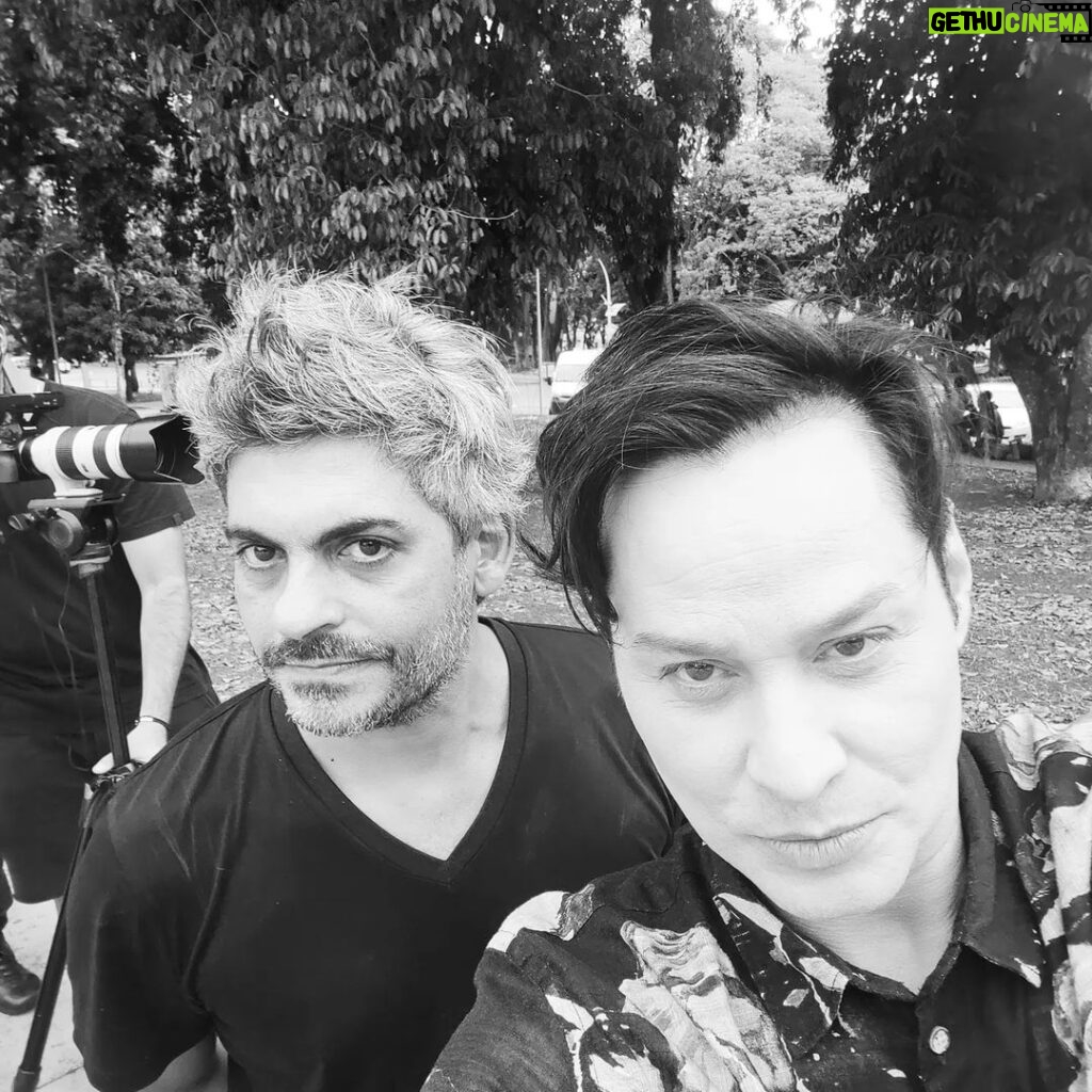 Maurício Branco Instagram - Eu e meu diretor Fernando Valle . @fernandovalle Brasilia SQS 308