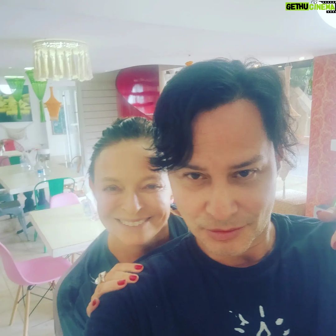 Maurício Branco Instagram - Almoço com minha amiga , a competente jornalista do Correio Braziliense , Denise Rothenburg . Com direito a salão exclusivo aqui no Hotel !! Te mete !!! @denise.rothenburg Kubitschek Plaza