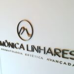Maurício Branco Instagram – Vou colocar só o nome dela . Desta gênia . Há 10 anos estou nas mãos desta profissional que só me trás alegria . E o mais importante !! Saio sempre mais jovem . Hoje fiz o Ultraformer MPT . Esta maravilha derreteu um travesseiro que ficava debaixo do meu queixo Nao é feitiçaria!!! É tecnologia!!! Obrigado Dra Monica Linhares . @dramonicalinharesdermato Dra.Monica Linhares