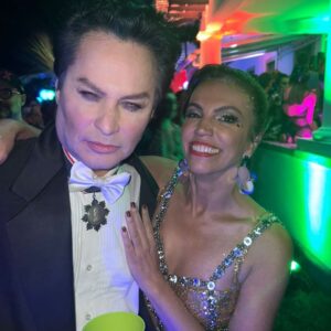 Maurício Branco Instagram - O Vampiro e a reporter Ana Paula Araujo no Baile da Arara . @bailedarara @arara @anapaulaaraujo