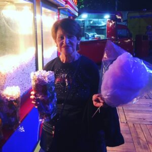 Maurício Branco Instagram - Levando minha mãe ao Circo do meu amigo Diego Hopólito no Leblon . @diegohypolito #rio #circo #redercircus
