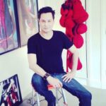 Maurício Branco Instagram – “ Só em novela que casa de rico é chamada de mansão , barco é chamado de Iate e copeiro é chamado de Mordomo “
Barbara Gancia