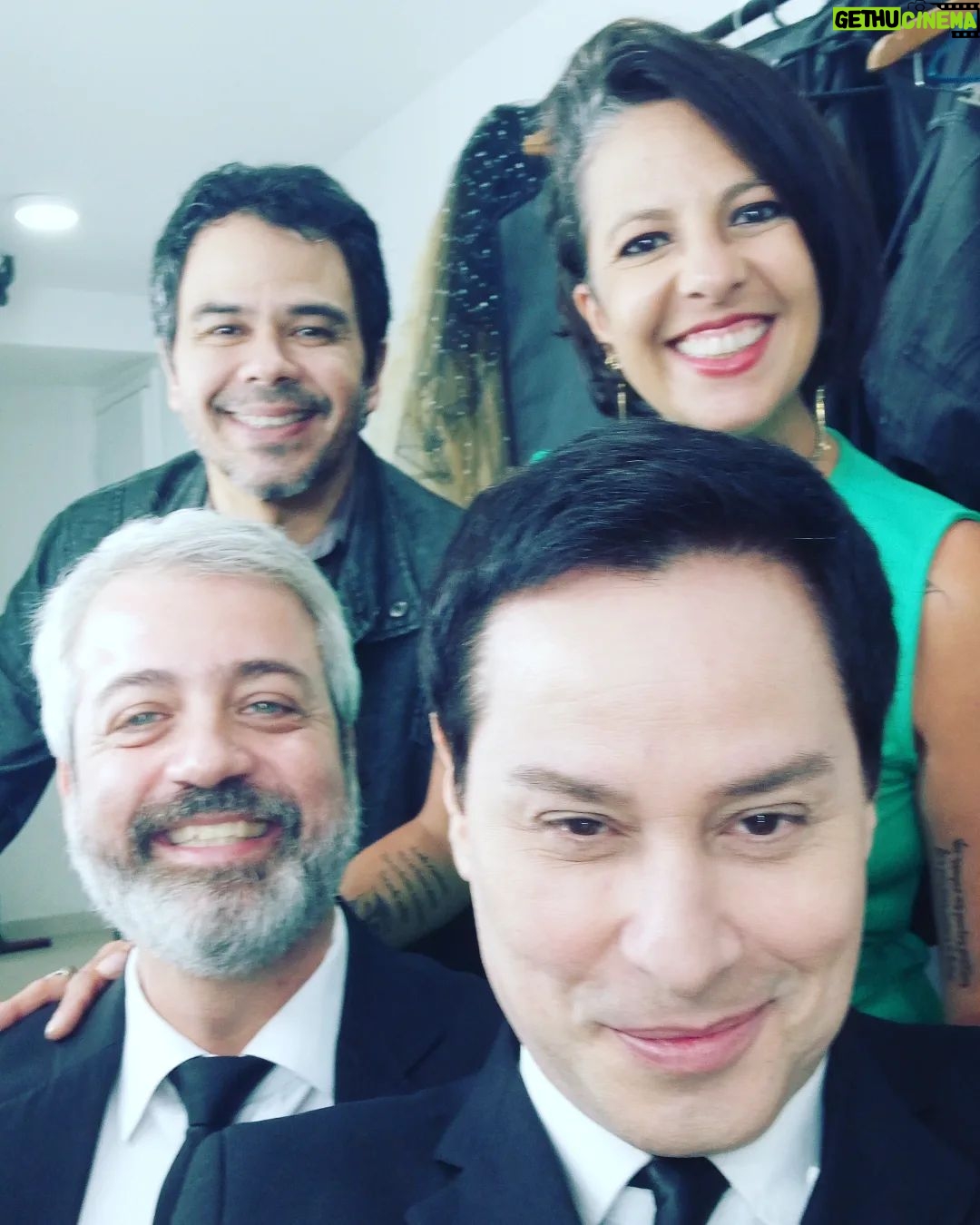 Maurício Branco Instagram - Ultimo dia . Camarim antes do show .