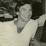 Maurício Branco Instagram – Hoje passou para a outra esfera esta pessoa generosa e querida . Amândio foi um dos maiores DJ’s deste país . Uma das estrelas de meu primeiro documentário Rio anos 70 ( ainda inédito ) , ele fala  de sua carreira na época de ouro do Rio de Janeiro que foi do início dos anos 70 até o final dos anos 80 , depois disso , com os naufrágios das casas noturnas e o início desta onda de festas em lugares abertos para 2 , 3 mil pessoas com musica insuportável , Amândio foi trabalhar com oque mais gostava : Música . Virou consultor /vendedor , da extinta Modern Sound . Já estava afastado da Noite há alguns anos , mas eu fiz um pedido especial e ele prontamente aceitou, assim que vendi meu Label Discothèque. Abriu a pista na festa de estréia do novo dono. Ele arrasou , sua despedida foi em grande estilo , assim como sua vida . Trazia emoção para a pista de dança , e era muito intuitivo, porque um DJ nunca pode deixar a peteca cair. O Sótão , O Regines , O Hipopótamus,  O Trap  estarão na história desta cidade , assim como você meu querido, um dos grandes personagens da mitologia carioca.  Vai com Deus , tem uma turma boa aí em cima , trabalhando para ajudar o próximo , evoluindo para voltar e tentar fazer este mundo aqui bem melhor . Luz!!!

* Hoje vou ouvir em looping ,sua e minha também,  música da “Era Disco” favorita : Aint’t that enough for You , De John Davis and Monster Orchestra.