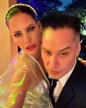 Maurício Branco Instagram - Ontem (Sábado ) foi o dia dela !!! Aniversário de minha amiga Mayana Moura . Com o Cristo Redentor de testemunha Mayana comemorou dançando com , nós os amigos , com os DJs Rafael Lima e Saddam, tocando o terror . Dancei até o sapato pedir para parar . Hits dos anos 80 , Rock , só Rock . Ninguém ficou parado e amei o look de May , que se inspirou na roupa da Andróide que fazia show com cobras no filme Blade Runner ( primeira versão por favor !! ) . A comida incrivel , o cenário incrivel , as pessoas lindas, os drinks impecáveis com frutas exóticas do Norte do Brasil . Arrasou May . E parabéns !!! Love You !! Grande anfiitriã !!!! @mayanamouraoficial