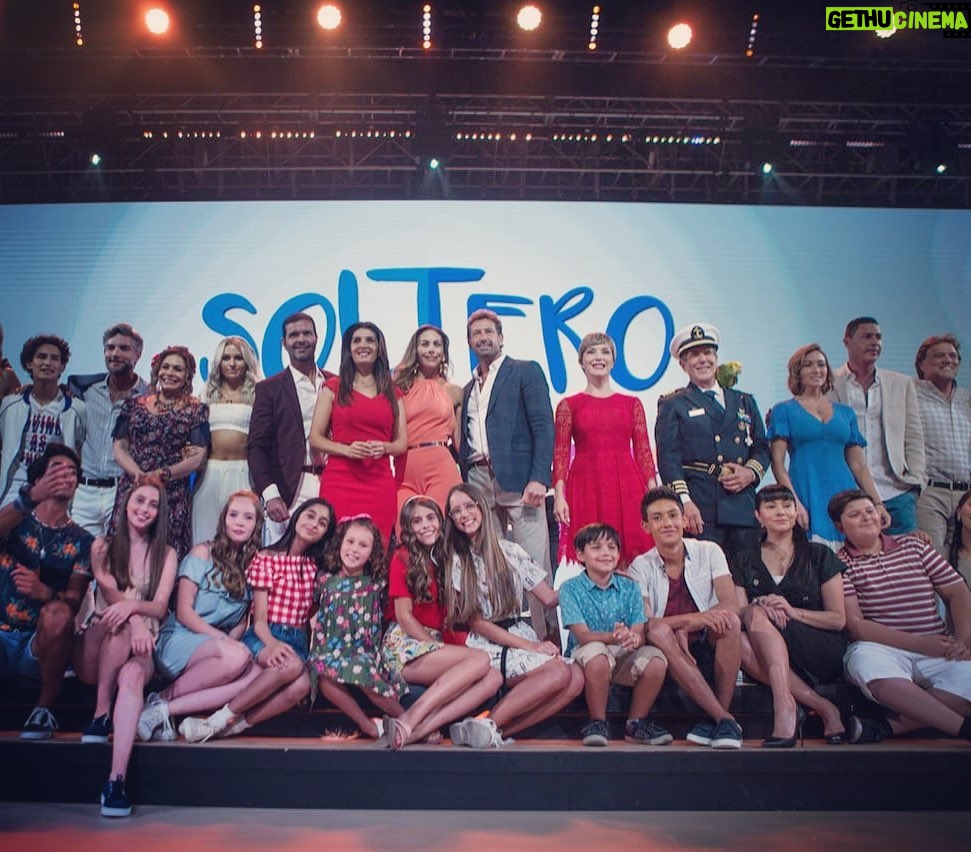 Mauricio Aspe Instagram - @solteroconhijas #Mauricio @canalestrellas 8:30PM @televisatelevisionmx @karemguedimin @markatalent 🙏🏻