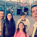 Mauricio Aspe Instagram - Felicidad Absoluta……♥️🎄🙏🏻♥️ #BabyKala @shakti_aspe @sheylaaresfernandez @juancarlosmorh Six Flags Mexico