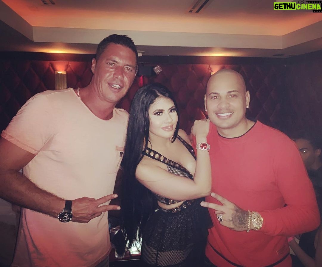 Mauricio Aspe Instagram - Suéltame La Mía..... @diliamnejacob @jacobforever