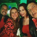 Mauricio Aspe Instagram - Un día más……. Con la familia ….. @yosoygloriasierra @shafz_92 @mike_biagio #familia #hermanos #cuba #mexico #rojos