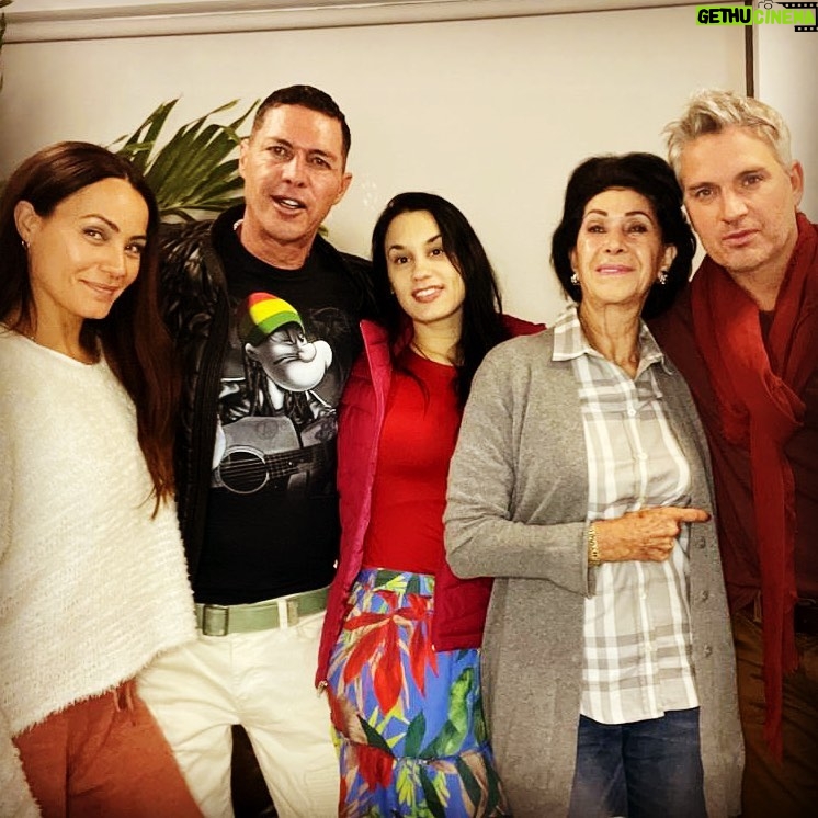 Mauricio Aspe Instagram - Los Amigos Son Para Siempre… @masjessica @sheylaaresfernandez #Lucia @fumazoni ♥️🙏🏻