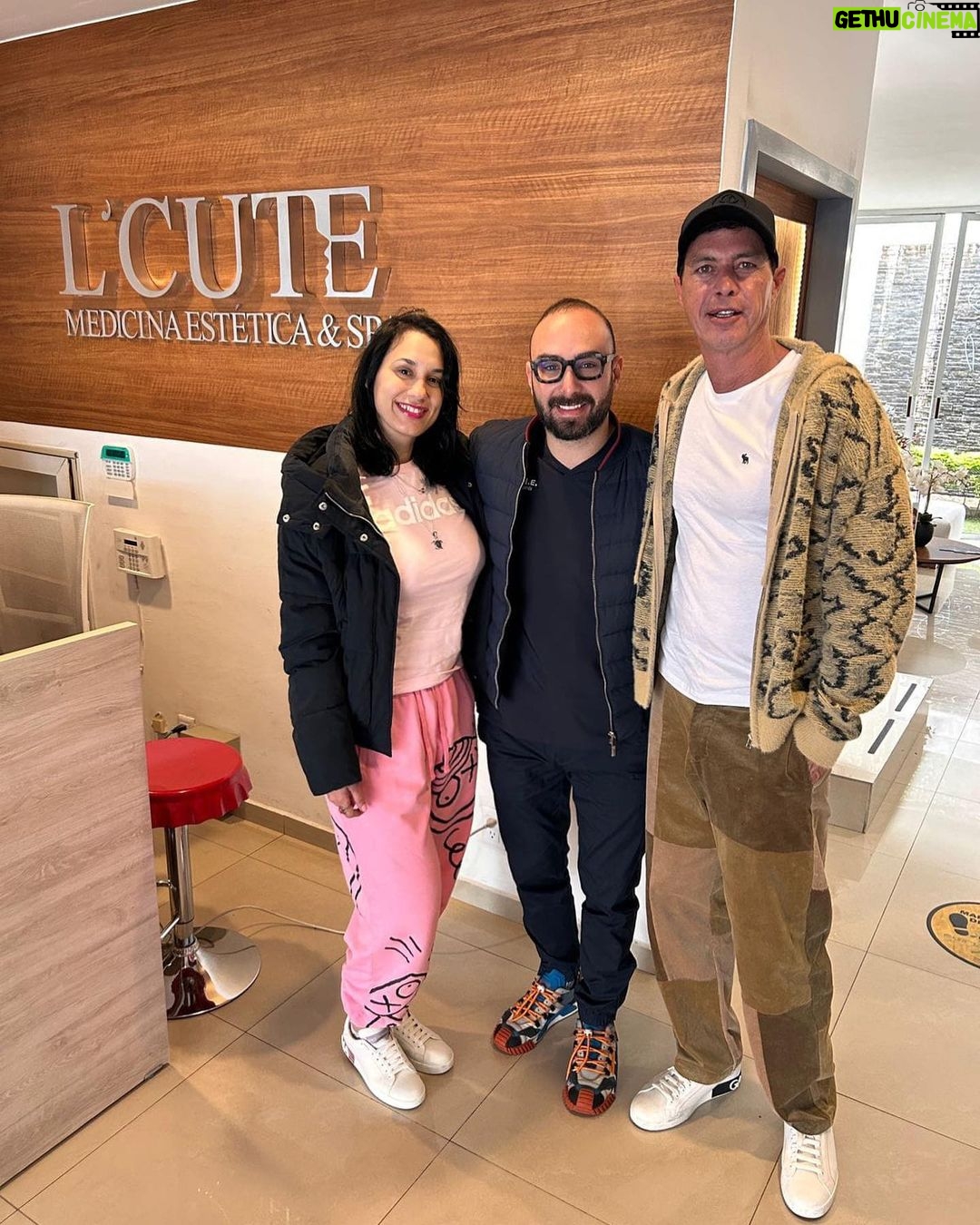 Mauricio Aspe Instagram - Ahora nos tocó a nosotros visitar al Doc de las estrellas en su zona Guadalajara, Guadalajaraaaa 🎶🎶🎶 jajaj que alegría vernos por acá @drluiscortes @l_cutespa #guadalajara #doctordelasestrellas #cdmx🇲🇽 #zapopan #🇲🇽