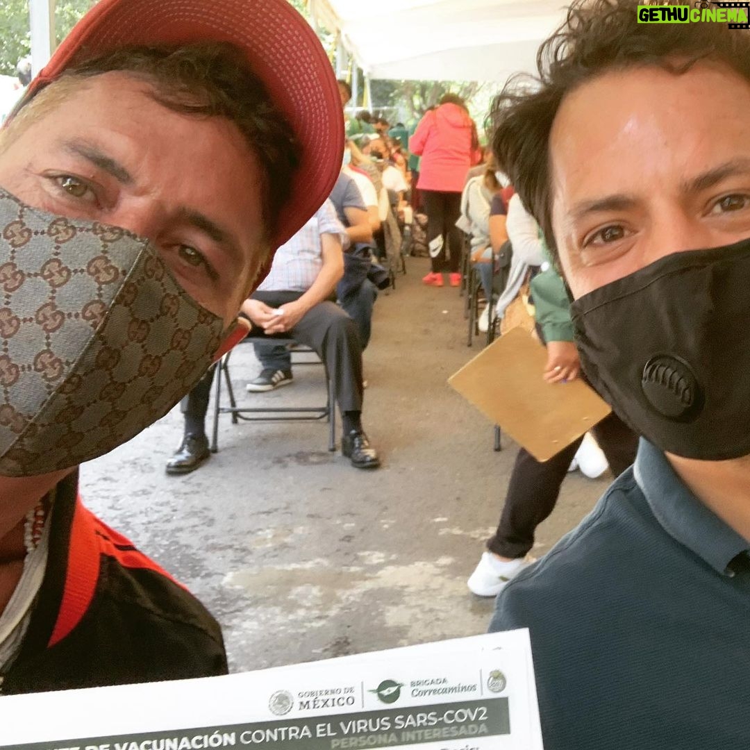 Mauricio Aspe Instagram - Misión Cumplida Dosis Completa #2aDosis #Pfaizer @mike_biagio @elijocuidarmemx #QueLaVacunaNosUna