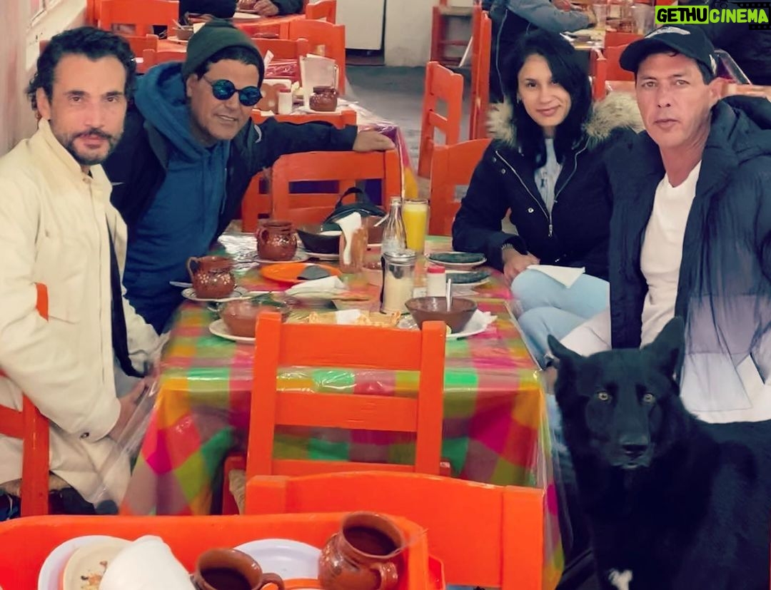 Mauricio Aspe Instagram - Y Sigue La Mata Dando……. Más de 30 Años…#Hermanos #Amistad #Cariño #Familia #YLoQueVenga @sheylaaresfernandez @fernandezkhotan @franciscogattorno_official @draco_aspe