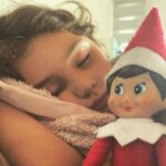 Mauricio Aspe Instagram - Mi Duendesita Hermosa! 🎄#ElDuende #20Diciembre #BabyKala #LaDuendesita 🎅🏼🎄#elfontheshelf