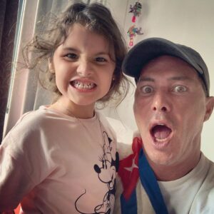 Mauricio Aspe Instagram - Ay Dioooo!!! Que Miedo,una Cosita Hermosaaaaa!!! 👻 #BabyKala #Amo #Cuba #Mexico ❤️ Te Extrañamos @shakti_aspe 😢❤️ 🇨🇺 🇲🇽 #Pandemia
