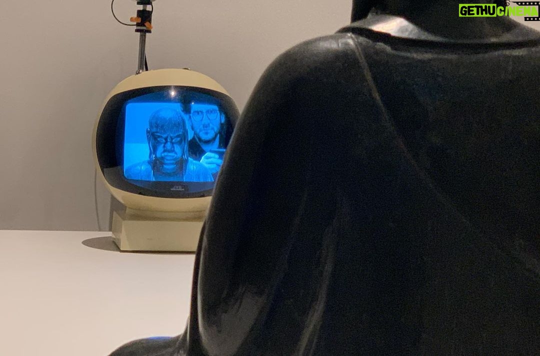 Mauricio T. Valle Instagram - Selfie With Buddha #namjunpaik Tate Modern, London