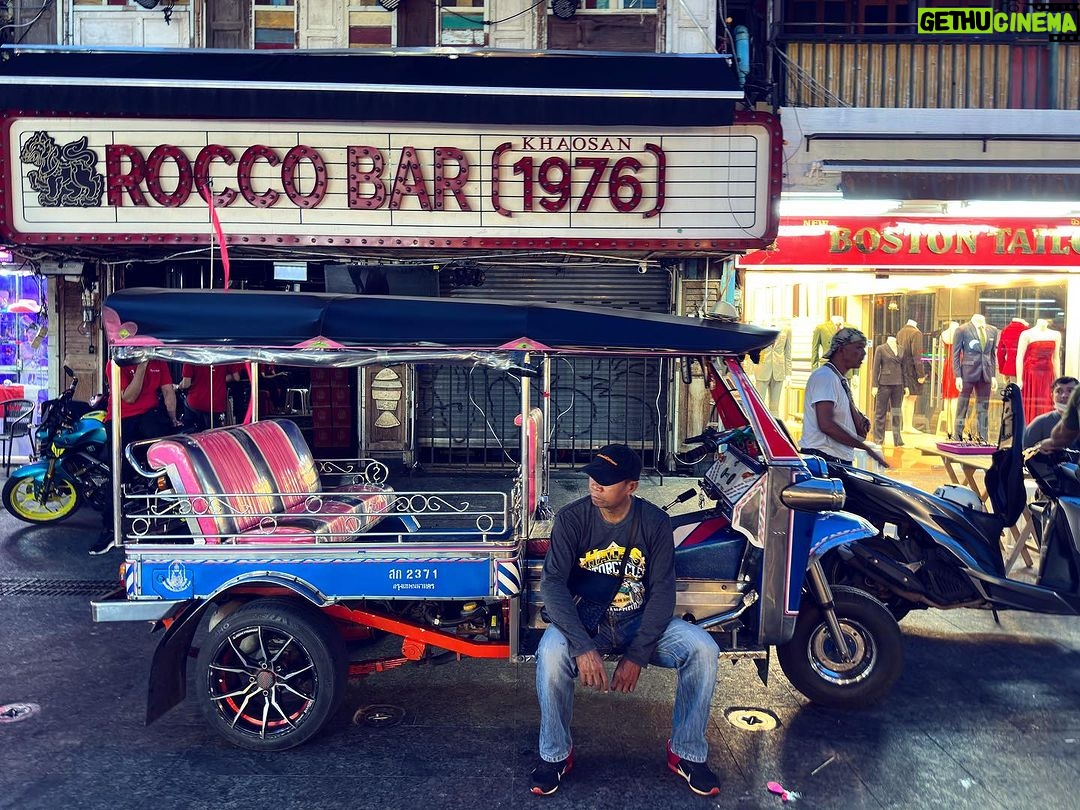 Mauricio T. Valle Instagram - ถนน ข้าวสาร (ตอกข้าวสาร)