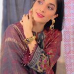 Mawra Hocane Instagram – Kabhi na jaun chor ke… 🫶🏻💕💫🌼🍃🦩♾️💌🌈
Dive into the world of contemporary elegance with Asim Jofa’s ‘Aira – Summer Print Collection’. Join me on a journey where tradition meets chic, and every ensemble tells a story of grace and sophistication. Let’s embrace the beauty of nature together!
@asimjofa @iamasimjofa
#AsimJofa #IWearAsimJofa #AiraSummerPrintCollection #AsimJofaEssentials #AiraCollection #MawraHocane #Summer #Embroidered #Printed #Unstitched #AJEssentials #Lawn #SelfJacquard #Dobby #Fashion #Trending