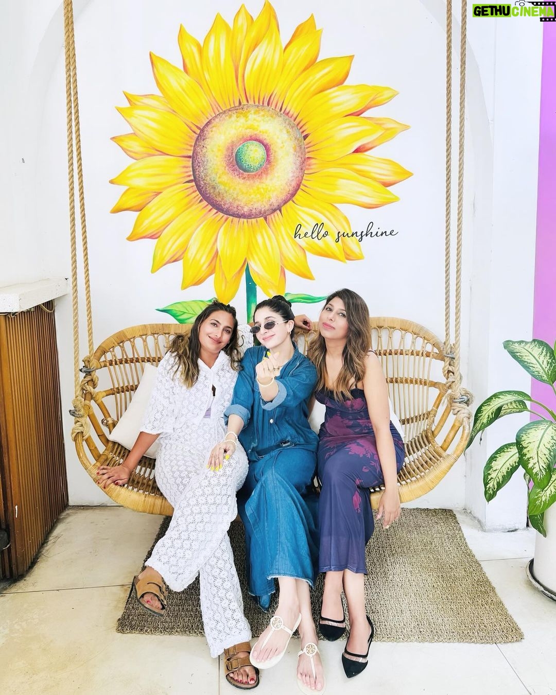 Mawra Hocane Instagram - .till next time ♾️ @komnomnom @sarah.aizad #balibabies Kynd Community