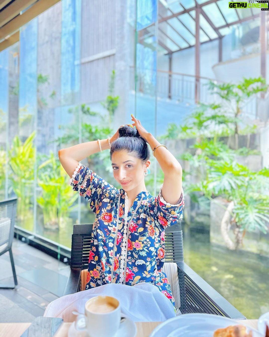 Mawra Hocane Instagram - found some yummy brekky in the jungle π΄π©΅πβΎοΈ @ayanaresort P.S in the most comfy shalwar kameez by @youbyfareehaaslam !!! so many people asked me where am I from ? PAKISTAN? π΅π° and I was like yessss!!!! ππ¦ππͺ·βοΈ