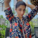 Mawra Hocane Instagram - found some yummy brekky in the jungle 🌴🩵🌊♾️ @ayanaresort P.S in the most comfy shalwar kameez by @youbyfareehaaslam !!! so many people asked me where am I from ? PAKISTAN? 🇵🇰 and I was like yessss!!!! 😍🦋🌈🪷☀️