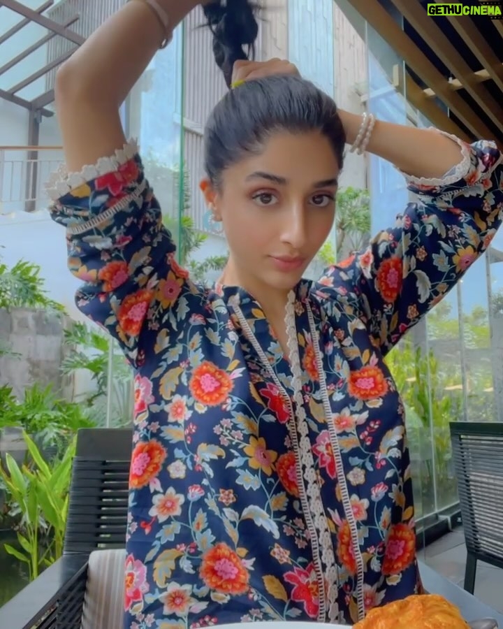 Mawra Hocane Instagram - found some yummy brekky in the jungle π΄π©΅πβΎοΈ @ayanaresort P.S in the most comfy shalwar kameez by @youbyfareehaaslam !!! so many people asked me where am I from ? PAKISTAN? π΅π° and I was like yessss!!!! ππ¦ππͺ·βοΈ
