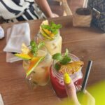 Mawra Hocane Instagram - just the 3 of us ☀️🍸♾️💥 @komnomnom @sarah.aizad @uniquerooftopbar @ayanaresort x