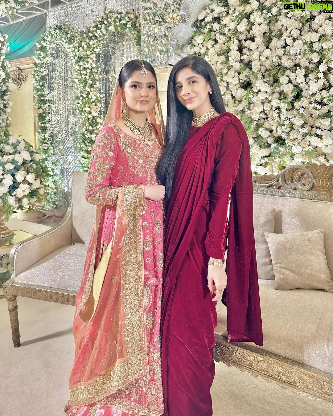Mawra Hocane Instagram - Izzaaa laal saari vibe with looots of tears & goodbyessss 💥💋 @ramshahayat loooove you I’m not going to turn this into an emo post.. I think we look great >>>> 💃🏻🎈 @thesaarigirl @fantaziajewellery @maisonvalentino Islamabad اسلام آباد