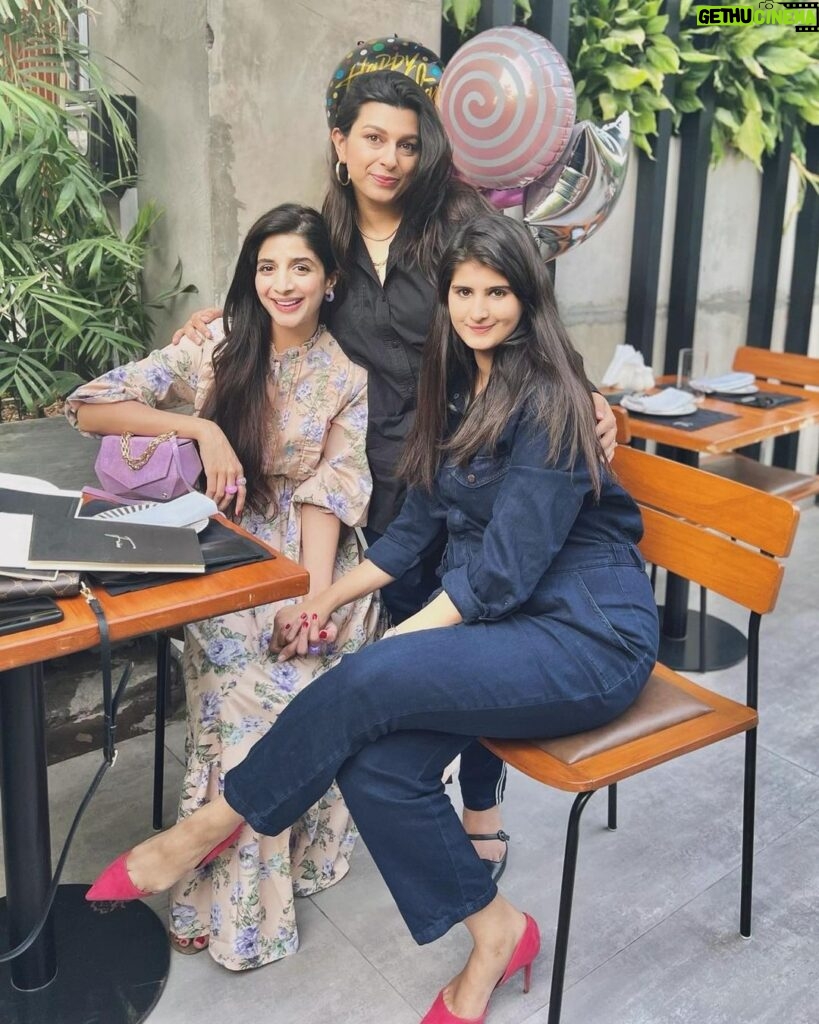 Mawra Hocane Instagram - happy belated birthday my dearesssttt girllll @wajeeha2412 🎂🎉🤍 It’s not possible to be as loving and FORGIVING as you haha!!! Thankyou for being such a genuine easy breezy bestie.. you make life so much prettier & cosier 🥰🥰🥰 love you forever ♾️ #SISTERsister Alsooo Thankyou for the best gift , maheeeenoooo 🥺🧚🏻💫