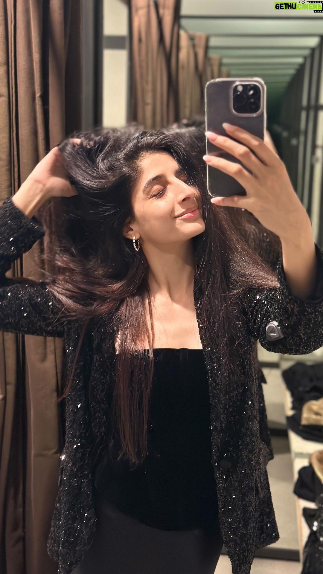 Mawra Hocane Instagram - what happened in the dressing room 🔥💥🇹🇭 Bangkok, Thailand