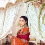 Mawra Hocane Instagram - Izzzza launch of @cinqapparel ‘s first-ever winter collection, featuring stunning Kashmiri shawls💥💫🎊🎉🧚🏻 Get ready to create unforgettable winter days with BAYAAN. Cinq's winter collection is all about embracing vibrant colors, elegant embroidered suits, and the beauty of Kashmiri shawls that will truly elevate your winter style. Stay tuned. Pre-Booking starts today. Don't miss out! PR: @instahurabpr #cinq #wintercollection #2023 #hurabanampr #stylevibe #ootd