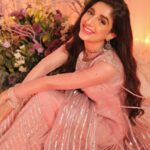 Mawra Hocane Instagram - Happy diwali to the Hindu community in Pakistan 🇵🇰 & across the globe 🌍 Lots of love ❤️ & lots of light 🪔