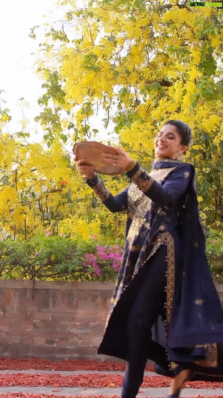 Mawra Hocane Instagram - tenu umr meri lag jaavay ✨💌 Totally Mesmerized! Can’t get enough of Asim Jofa’s “Shadow Work” collection! The blend of old-school artistry with modern vibes is pure love. Each piece is like a timeless tale spun in threads. @asimjofa @iamasimjofa #Asimjofa #IWearAsimJofa #ShadowWorkCollection #Unstitched #FestiveWear #FestiveCollection #AsimJofaEdits #Mawrellous #ShadowWork #WeddingWear #UnstitchedCollection #Fashion #Trending