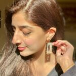 Mawra Hocane Instagram - it’s an old school thing, you wouldn’t understand, what is it? 📼