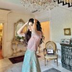 Mawra Hocane Instagram - H A P P I N E S S C A L L I N G ☎️ @hellopakistan : star of the year Grateful!!!!! X Islamabad, Pakistan