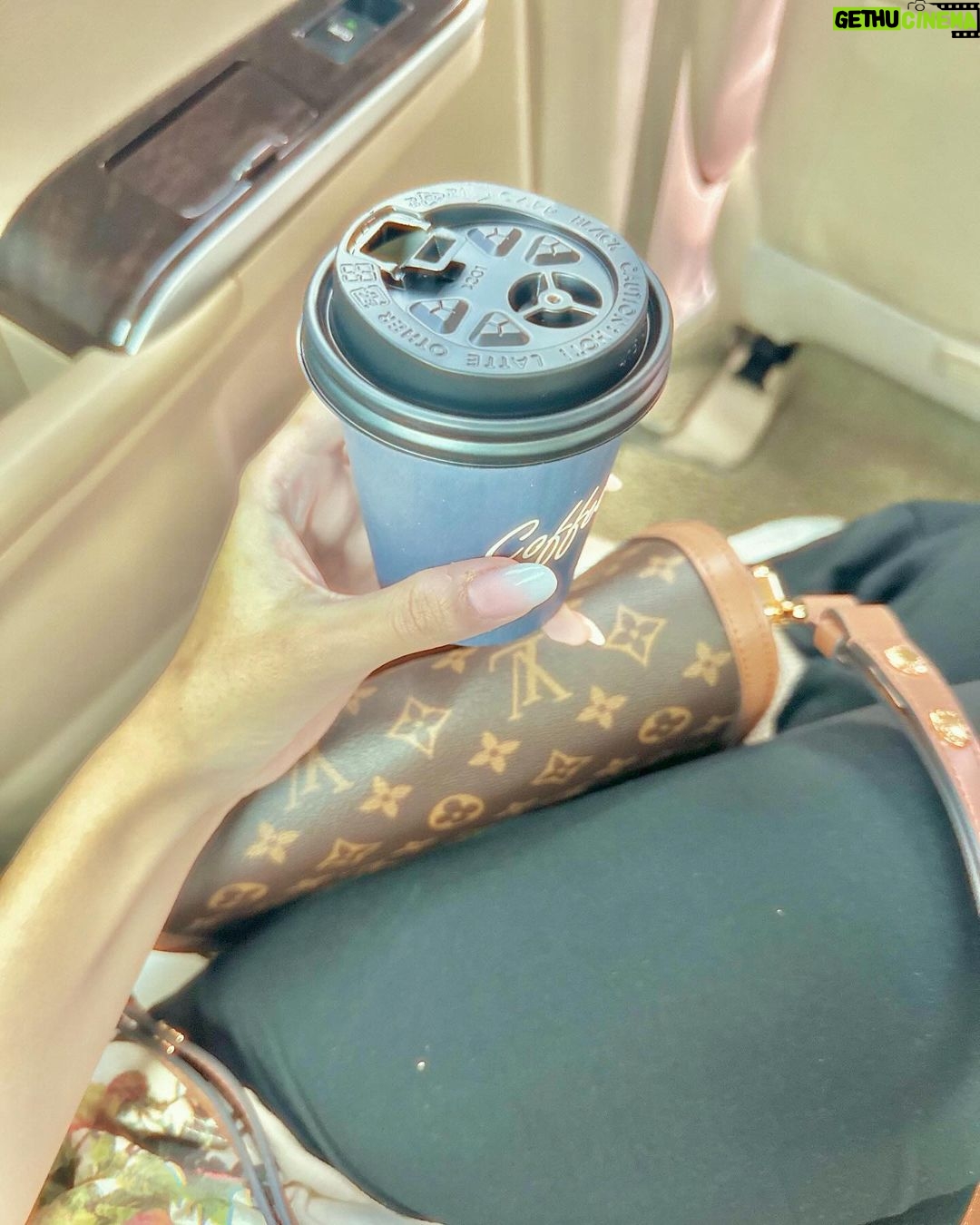 Mawra Hocane Instagram - “You think I am MAD?“ “I'm afraid so. You're entirely bonkers. But I'll tell you a secret. All the best people are. " Alice in Wonderland ซอยนานา