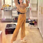 Mawra Hocane Instagram - iz time to pack but I am bearly working 🐻 ✈️