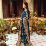 Mawra Hocane Instagram - ✨🧚🏻🖤🎉🎨🍡💫thrilled to announce the highly-anticipated launch of @Cinqapparel's first-ever winter collection, featuring stunning Kashmiri shawls. Get ready to create unforgettable winter days with BAYAAN. Cinq's winter collection is all about embracing vibrant colors, elegant embroidered suits, and the beauty of Kashmiri shawls that will truly elevate your winter style. Stay tuned. Pre-Booking starts today. Don't miss out! PR: @instahurabpr #cinq #wintercollection #2023 #hurabanampr #stylevibe #ootd