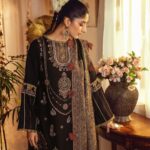 Mawra Hocane Instagram - ✨🧚🏻🖤🎉🎨🍡💫thrilled to announce the highly-anticipated launch of @Cinqapparel's first-ever winter collection, featuring stunning Kashmiri shawls. Get ready to create unforgettable winter days with BAYAAN. Cinq's winter collection is all about embracing vibrant colors, elegant embroidered suits, and the beauty of Kashmiri shawls that will truly elevate your winter style. Stay tuned. Pre-Booking starts today. Don't miss out! PR: @instahurabpr #cinq #wintercollection #2023 #hurabanampr #stylevibe #ootd