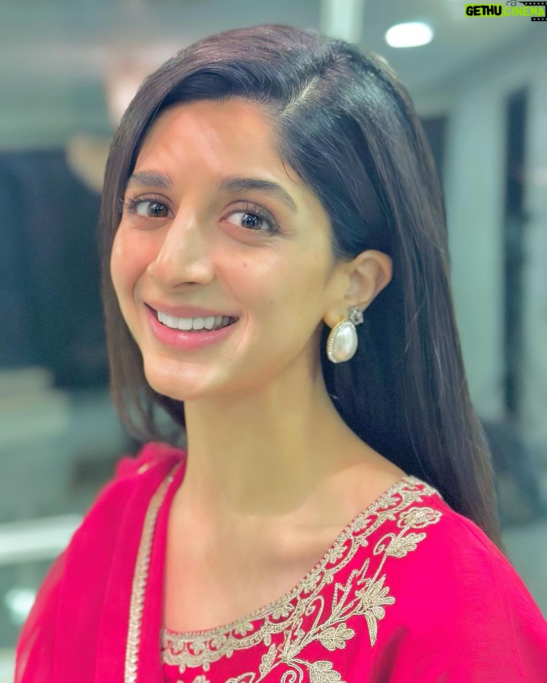 Mawra Hocane Instagram - festive festive everything… always!💋