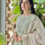 Mawra Hocane Instagram - looking up at you.. always.. ✨ ALHUMDULILLAH Jummah Mubarak 🕊️ Karachi, Pakistan